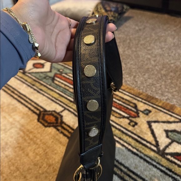 Calvin Klein Elegant Black Shoulder Bag - Picture 4 of 4